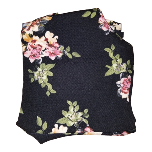 Plus size sleeveless peplum top - Picture 4 of 5